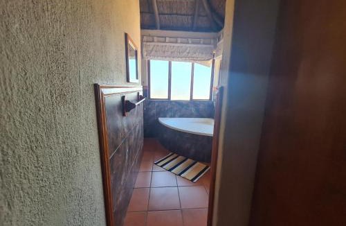 Bela-Bela Cabin | Hornbill Private Lodge Mabalingwe