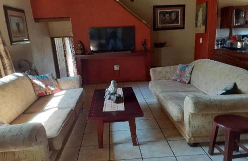 Bela-Bela Cabin | Hornbill Private Lodge Mabalingwe