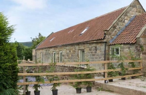 Great Broughton Cottage | HORSESHOE COTTAGE, pet friendly, with a garden in Great Ayton