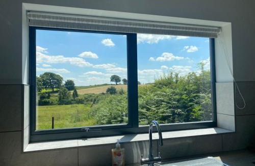 Newark upon Trent House | HORSESHOE LUXURY ACCESSIBLE LODGE Sleeps 5 with Hot Tub Hire Available at Fairview Farm in Ravenshead Nottingham near Sherwood Forest ,Dog Friendly Farm Stay,Couples Retreat,Family Groups