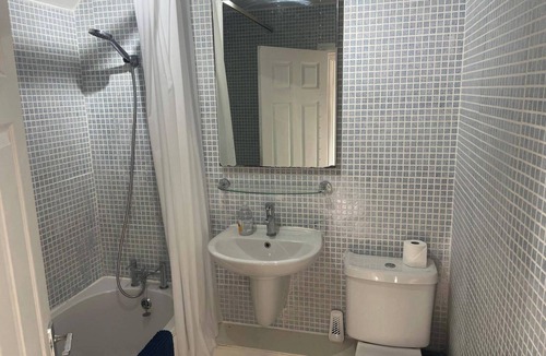 Horsforth Apartment | Horsforth apartment Leeds Bradford airport
