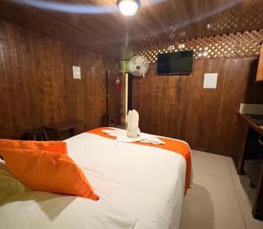 Quesada Hotel | Hospedaje Angeluz