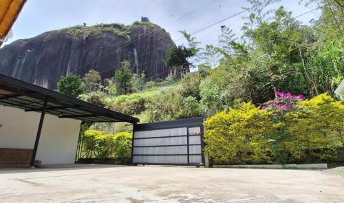 Guatape Hotel | HOSPEDAJE VILLA SAMARA - cerca de la piedra - GUATAPÉ