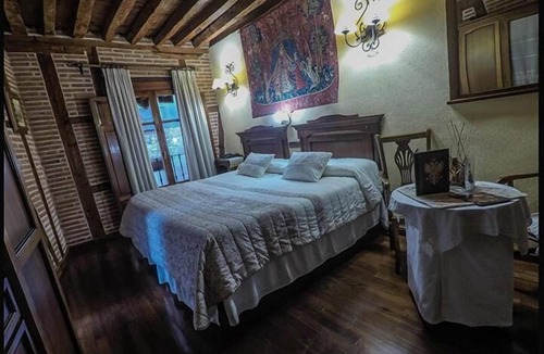 Toledo City Center Hostel | Hospedería Casa De Cisneros