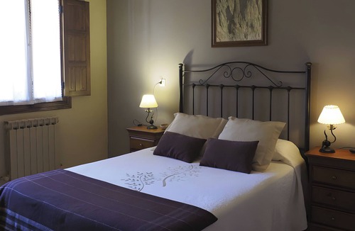 Navarredonda de Gredos Hostel | Hospedium Hostal Almanzor