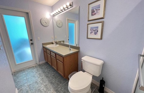 Loughman House | Host Hubble Private Rooms, Reserve Drive