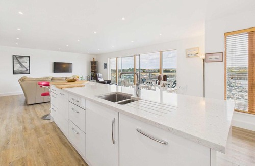 Amble Apartment | Host & Stay - Becalmed