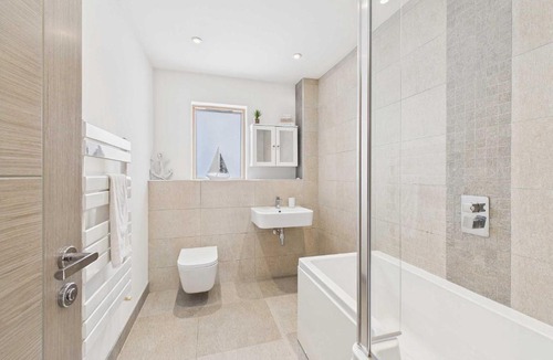 Amble Apartment | Host & Stay - Becalmed