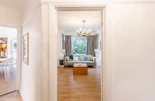 Winchester House | Host & Stay - Combpyne