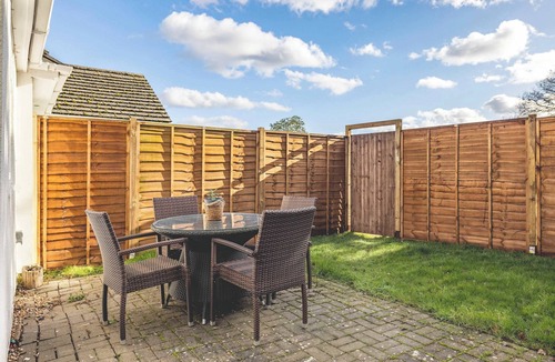 Fifield House | Host & Stay | Meadow Way