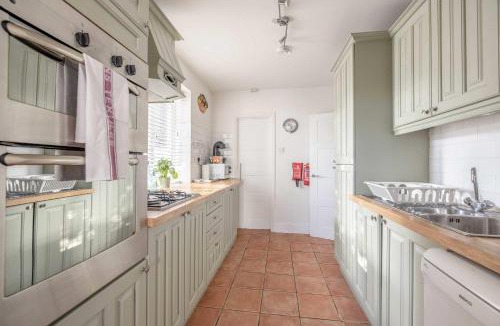 Fifield House | Host & Stay - Meadow Way