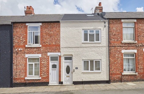 Skinningrove House | Host & Stay | Painter's Rest