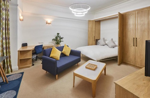 Staines Apartment | Host & Stay - Thamesview
