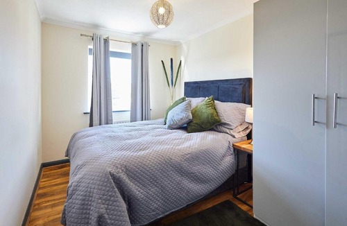 Kettering House | Host & Stay - Venture Park Villas