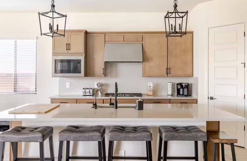 Glendale House | Host Your Whole Crew in Style 5BR Chef's Kitchen Near State Farm Stadium