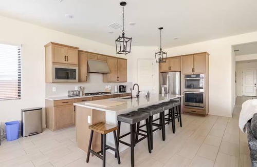 Glendale House | Host Your Whole Crew in Style 5BR Chef's Kitchen Near State Farm Stadium