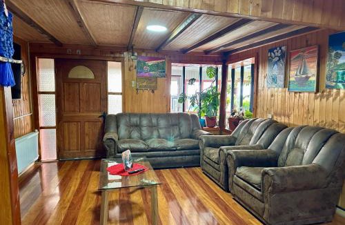 Castro House | Hosta Altos de Gamboa
