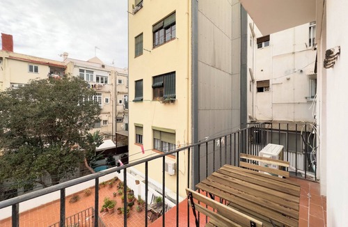 Hostafrancs Apartment | Hostafrancs 2h - Two Bedroom Apartment, Sleeps 3