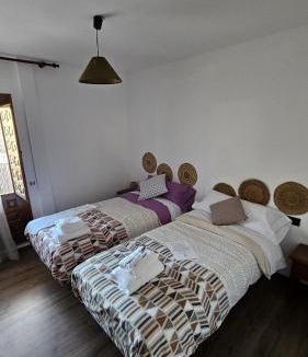 Peralejos de las Truchas Hostel | Hostal Altajo