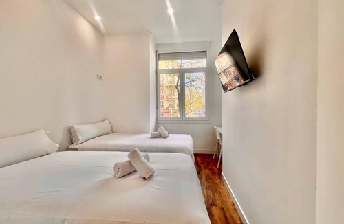 Cuatro Caminos Hostel | Hostal Bernabeu