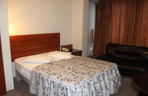 San Isidro Centro Financiero Hotel | Hostal Bond