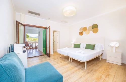 Canyamel Apartment | Hostal Boutique Canyamel - 111 Double Room with Sea View, Private Terrace, Wi-Fi and a/c