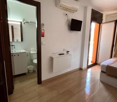 Cubelles House | Hostal Cubelles
