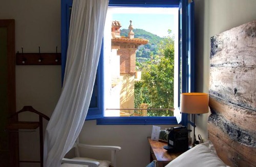 Cabrils Hotel | Hostal de la Plaça - Hotel Boutique