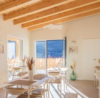 Torrecilla en Cameros House | Hostal Lóbrega