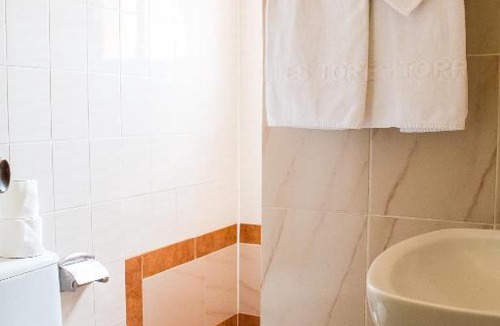 Sant Esteve Sesrovires House | Hostal Las Torres