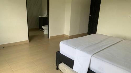 Zaragoza House | Hostal monte verde