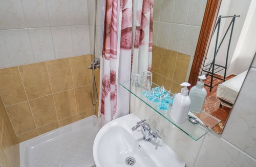 Camino de Ronda Hostel | Hostal Nevot