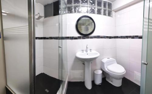 San Martin de Porres Hotel | Hostal Onassis