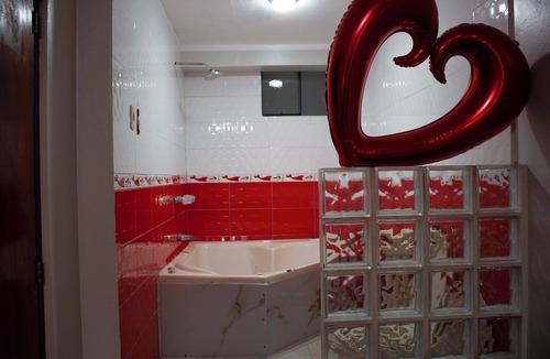 San Martin de Porres Hotel | HOSTAL PARIS 1