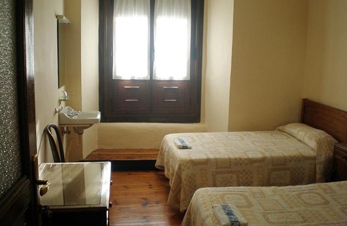 Jaca House | Hostal Paris
