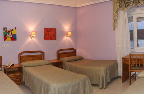 Pedrosillo El Ralo Hostel | Hostal Restaurante Carolina