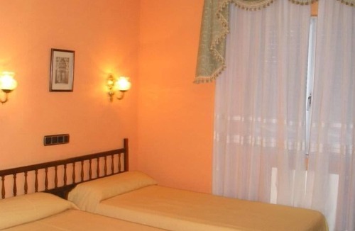 Pedrosillo El Ralo Hostel | Hostal Restaurante Carolina