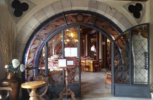 Olmillos de Sasamon House | Hostal Restaurante El Castillo