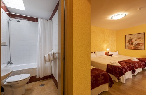 Old Town of Avila Hostel | Hostal Restaurante Puerta del Alcázar