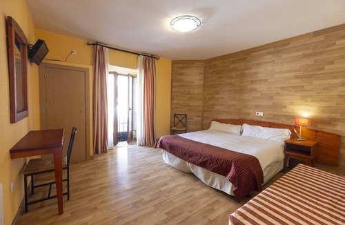 Old Town of Avila Hostel | Hostal Restaurante Puerta del Alcázar
