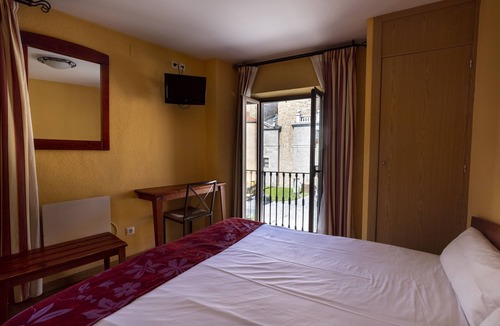 Old Town of Avila Hostel | Hostal Restaurante Puerta del Alcázar