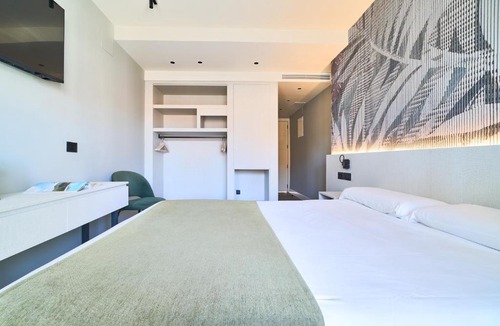Benalmadena Costa Hotel | Hostal Sol y Miel