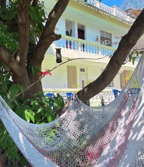 Santa Cruz La Laguna House | Hostal Tikalito