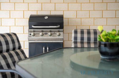 Piara Waters House | Hosted Modern Comfort in Piara Waters Perfect for Fam