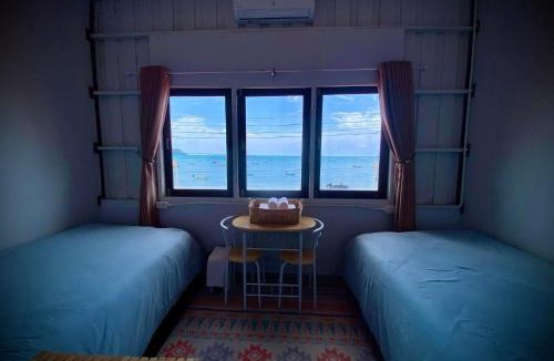 Prachuap Khiri Khan Hostel | Hostel 126 Cafe' & Bar