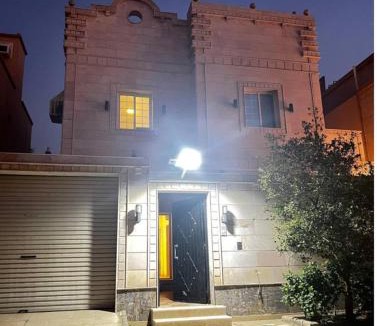 Al Kura Apartment | hostel in Obhur