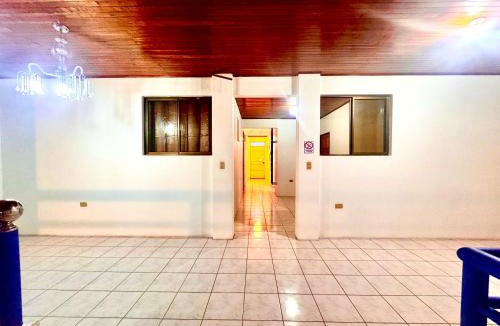 Puntarenas House | Hostel La Perla