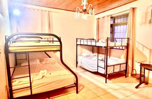 Puntarenas House | Hostel La Perla