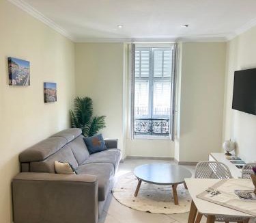 Nice City Centre Hostel | HOSTEL MEYERBEER - Rooms and Apartments