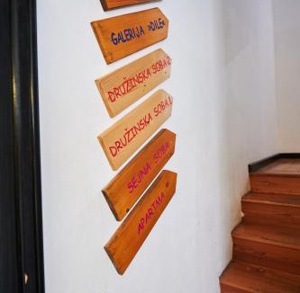 Hrastnik Hostel | Hostel Mladinski center Šmartno ob Paki